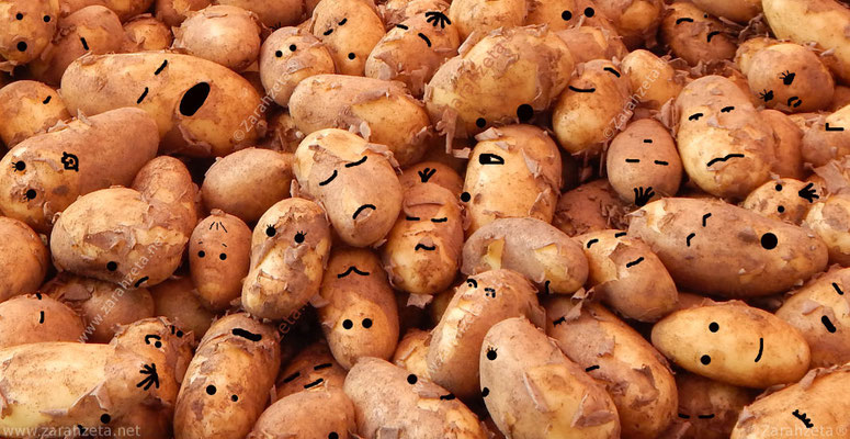 Humor mit Gesichtern bemalte Kartoffeln