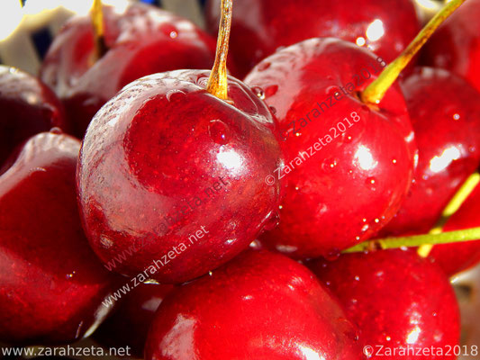 Knallrote Kirschen