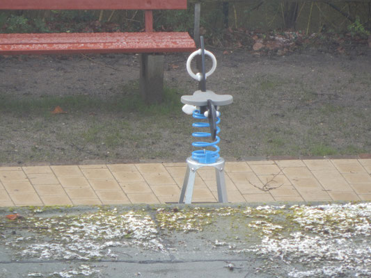 Baustelle Kinderspielplatz mit Sitzwippe