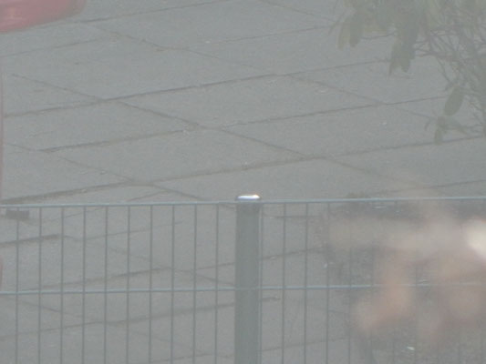 Baustelle Kinderspielplatz mit Schutzkappe am Zaun