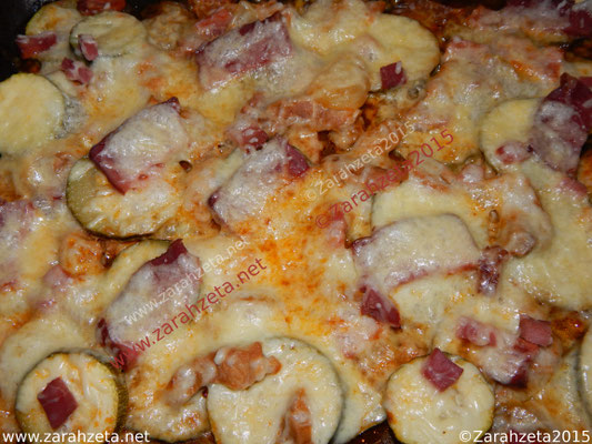 Alternativer Foodblog mit überbackener Zucchinipizza