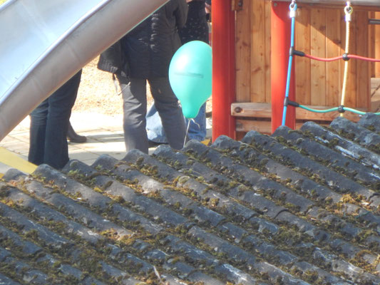 Gäste auf der Einweihung des KInderspielplatzes