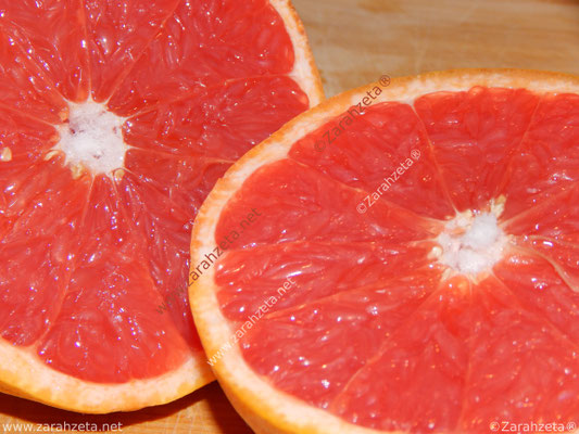 Rote, aufgeschnittene Grapefruit