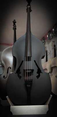 Duke Composite (Fiberglas Bass) mit Revolver F-Löchern