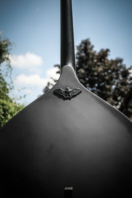 Duke Composite "Bat" mit Fledermaus Kopf und F-Löchern