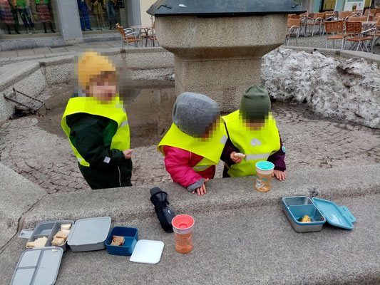 Brotzeit am Stadtbrunnen 