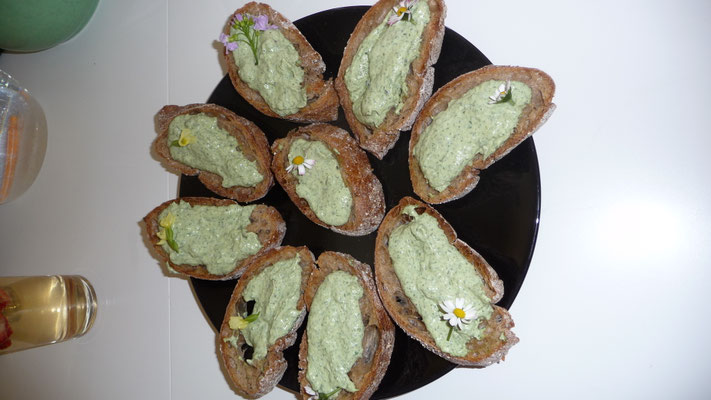 Crostini mit Forellen Kräuter Mousse