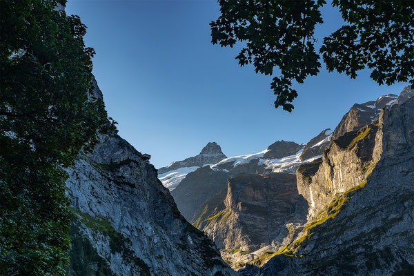 Ischbode Blick Richtung kleines Schreckhorn und Gletscher, momente-der-schoepfung.ch