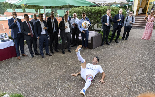 Event-Entertainment-Performance bei Firmenfeiern – Fußball-Freestyle Show.