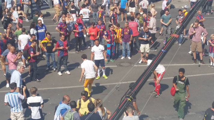 Fußball Freestyler Saki zeigt Street-Freestyle in Berlin – Ballkontrolle und Tricks vor Zuschauern beim Champions League Finale Event