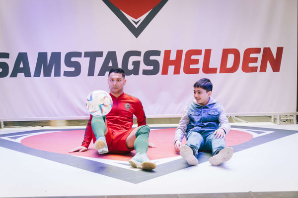 Fußball-Künstler Saki interaktive Show für Kinder im Center
