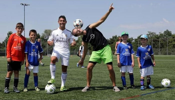 Fussballlschule Rhein-Neckar mit Freestyler Saki und seinem Team