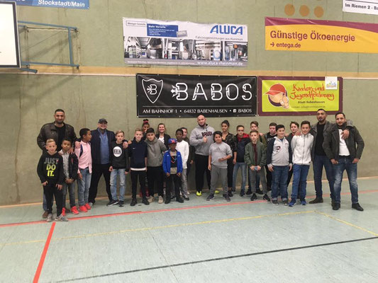 Babos & Haftbefehl mit Fußball-Freestyler Saki bei der Jugendförderung in Babenhausen