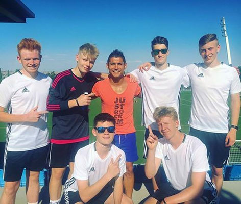 Abschlussbild der CeleBreak Woche: Teilnehmer, Freestyler Saki und CeleBreak-Community