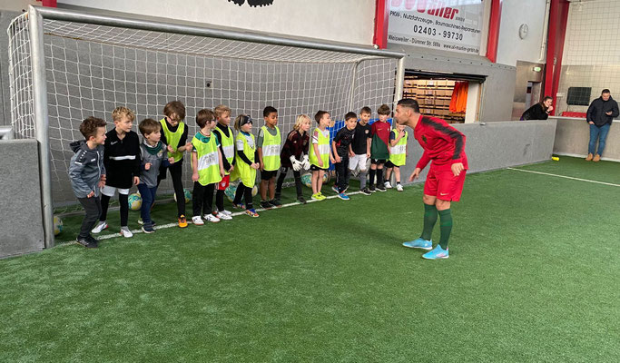 Profi Ballartist Saki bei einer Geburtstagsfeier für Kinder in NRW.