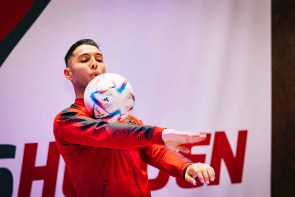 Fußball Artist Saki Live-Show Shopping Center Neuss
