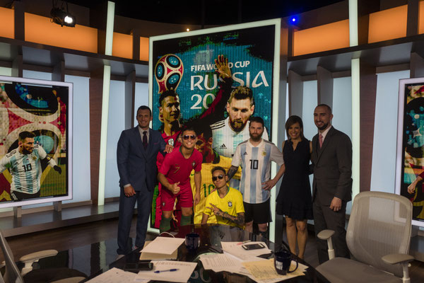 FOX Sports Studio zur WM 2018 – Ronaldo- und Messi-Lookalike mit Team im World-Cup Set