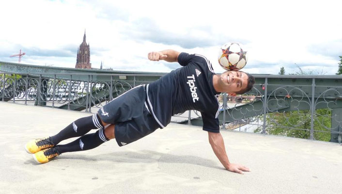 Event-Entertainment-Auftritt eines Freestylers bei TV-Presse-Event – visuelle und mediale Wirkung.