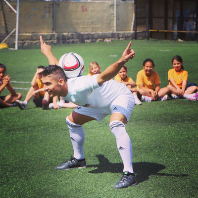 Internationales Event-Entertainment mit Fußball-Freestyle-Show – globale Showperformance.
