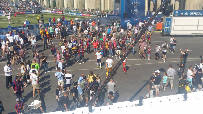 Berlin Fans Brandenburger Tor Champions League Freestyler