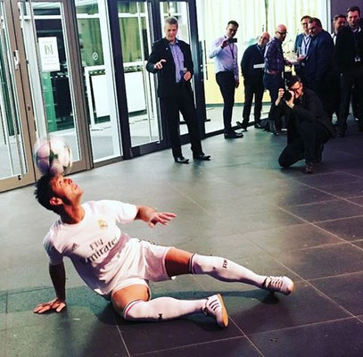 Freestyle Football Show für VMware: Saki zeigt Balltricks und Entertainment bei Tech-Event