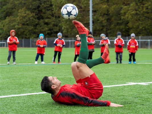 Fußballkünstler Cristiano Ronaldo Double Saki