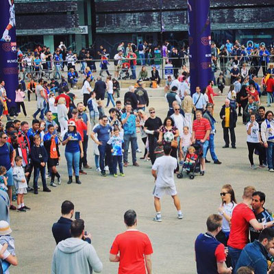 Saki beim Fußball-Freestyle aktionsgeladen beim Gazprom UEFA Champions League Final 2017 in Cardiff