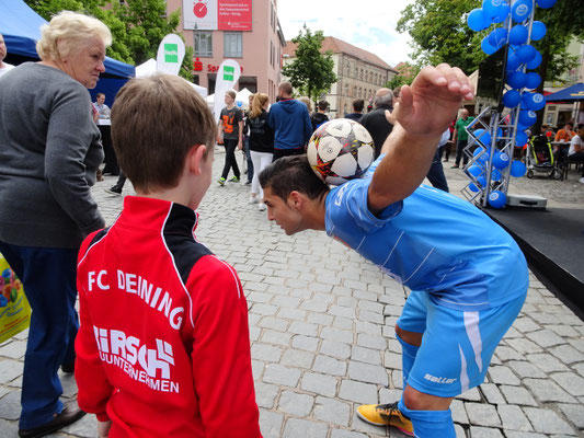 Saki spektakuläre Balltricks beim Firmen-Event der J. Pröpster GmbH – Showact & Entertainment