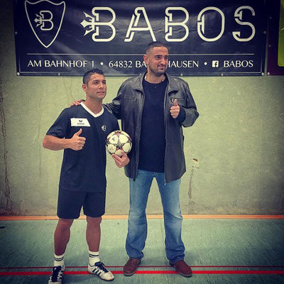 Fußball-Freestyler Saki und Haftbefehl zusammen beim Jugendförderung-Event in Babenhausen