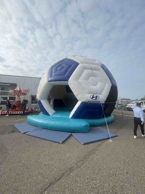 Ballkuenstler Saki Performance im Hyundai Autohaus Laupheim 2026