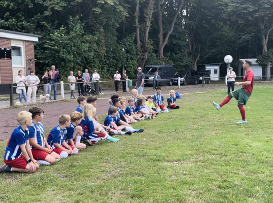 Jugendfussball Training Workshop Saki Fussball-Artist beim VfR Laboe