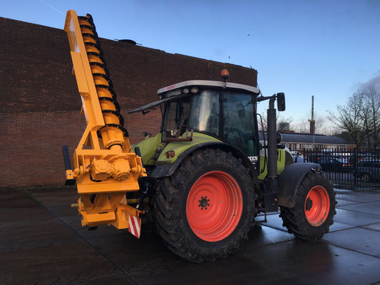 Hemos vijzelslootreiniger type 450. Mechanisch aangedreven taludvijzel. Vijzellengte 3,3 meter, Vijzeldiameter Ø 45 cm. Geleverd aan RD dienstverlening, Espel  en aan Van Steen, Jan 2016