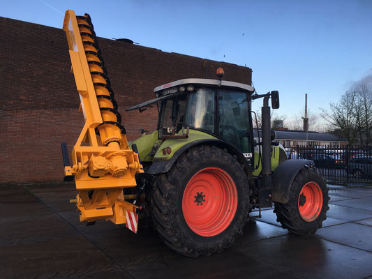 Hemos vijzelslootreiniger type 450. Mechanisch aangedreven taludvijzel. Vijzellengte 3,3 meter, Vijzeldiameter Ø 45 cm. Geleverd aan RD dienstverlening, Espel  en aan Van Steen, Jan 2016