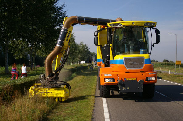 Hovertrack met Hemos Maaizuigcombinatie