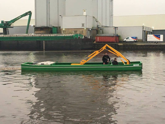 Hemos vuilverzamelboot (Gemeente Zaanstad, December 2017)