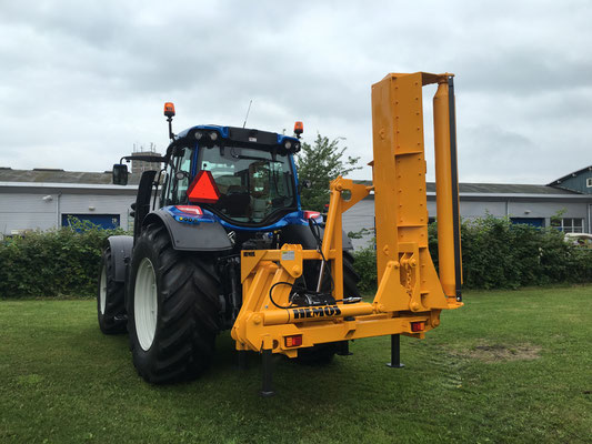 Hemos mechanische klepelmaaier type MK3-225.Geleverd aan Sikkelerus, Hulst. Juni 2016.
