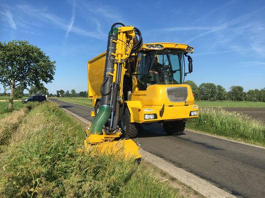 Hemos maaizuiger op Hovertrack. Geleverd aan Van Doorn, Geldermalsen. Juni 2016