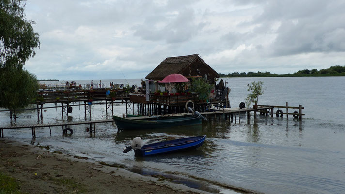 Voilà qui nous fait penser aux "carrelets" des Charentes