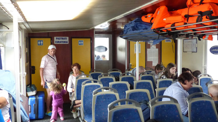 A l'aller, dans le catamaran pour Sfântu Gheorghe