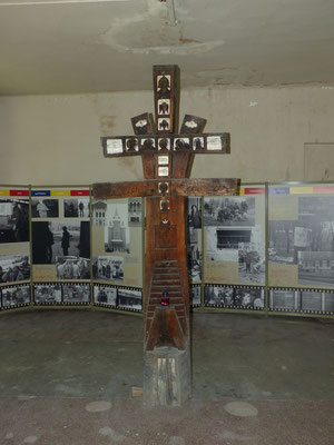 Croix gravée de noms de morts