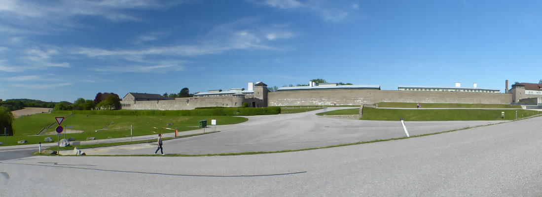 Vue du camp de Mauthausen, quand on arrive en haut de la colline