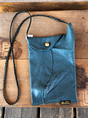 pochette cuir turquoise