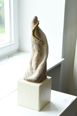 Christiane Burger    - Im Wandel -    Engobenkeramik, weißer Ton    28x18x18 cm
