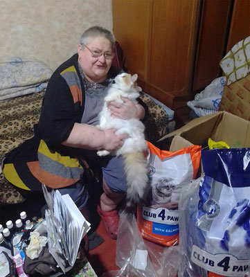 Ukraine, help, white dogs, Japanese Spitz Simba, helps, dog volunteer, Sumy