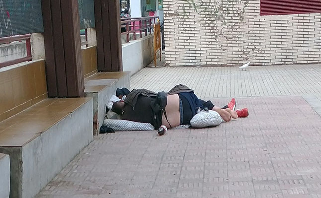 Fallecer solo/a en cualquier plaza, parque o descampado de una ciudad donde nadie te quiere es muy triste, por desgracia es más habitual de lo que parece. 