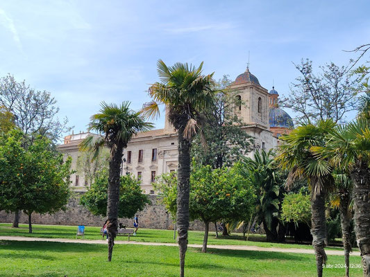 Palacio  monasterio del temple, sede del Gobierno Civil de Valencia. Conocido popularmente como el Temple por haber pertenecido antes a la Orden Templaría, el Palacio  es un conjunto formado por el convento y la iglesia 1761-1770. 