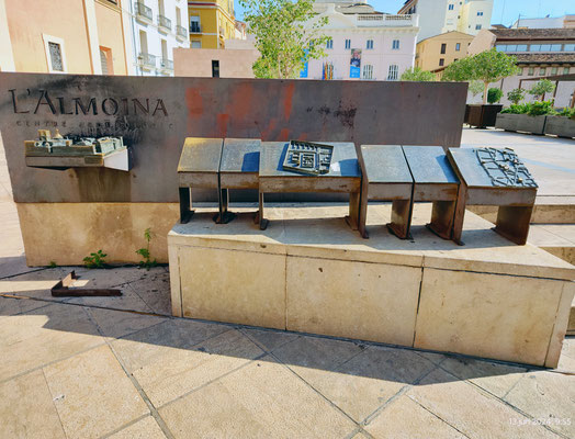 Para que la personas con discapacidad visual puedan conocer  l'Almoina de Valencia en Braille.