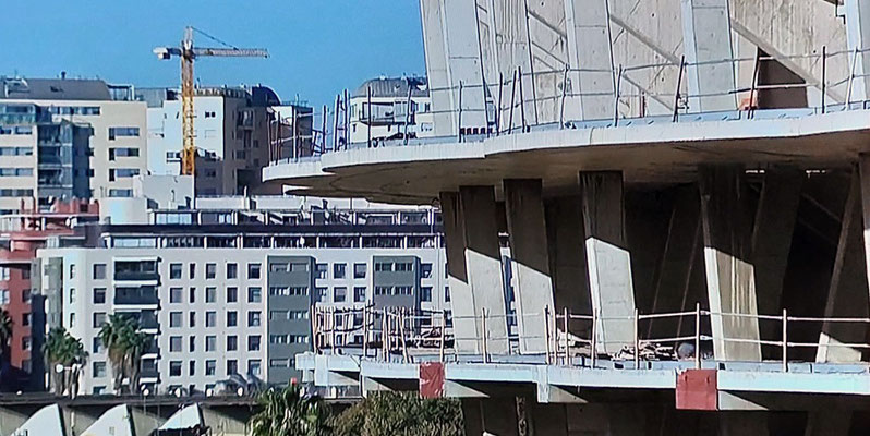  El Valencia club de fútbol  deberá reanudar las obras el año 2025  y acabar el estadio para 70.000 personas en 30 meses.