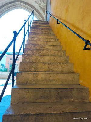 Ésta en cambio es muy empinada y tienes que ir casi tumbado al subir la escalera, ya que si  vas normal te vas de espalda o de morros. 