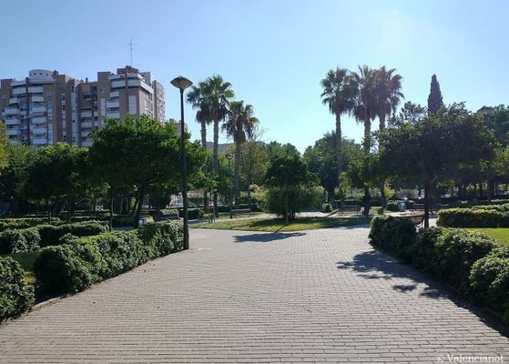 Inaugurado en septiembre del año 2000, este parque ocupa una superficie de aproximadamente 3,2 hectáreas (32.470 m²) y está ubicado junto al estadio Ciutat de València, sede del Levante UD. 